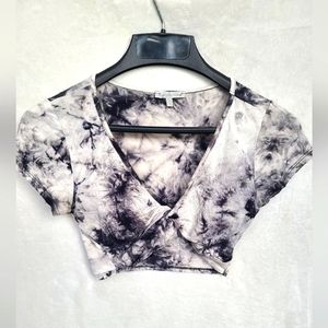 BLACK AND WHITE TIE DYE CROP TOP